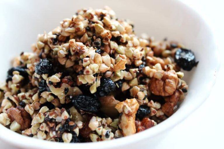 Buckwheat with the addition of dried apricots and prunes - an option for a dish in the diet menu with buckwheat