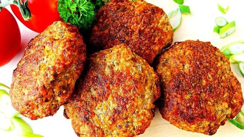 Chicken cutlets - a hearty option for a dish in the daily chicken menu of the 6 Petals diet